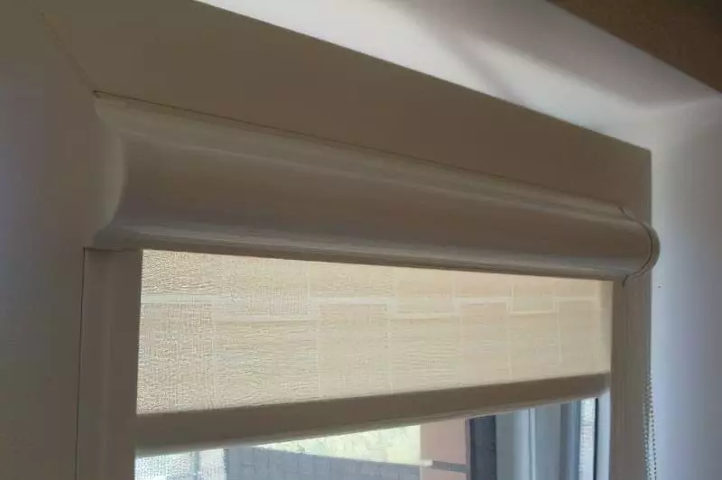 Вибір і установка рулонних штор на пластикові вікна без свердління 1