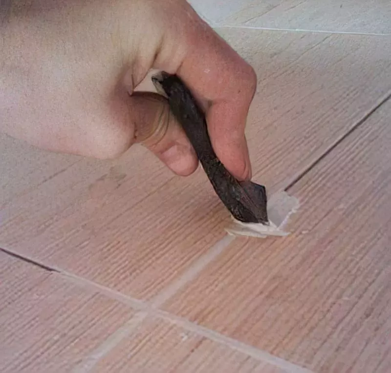 Як класти плитку на підлогу 1