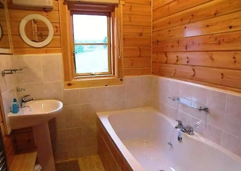 Облаштування ванної в приватному будинку: планування, дизайн та оздоблення 2