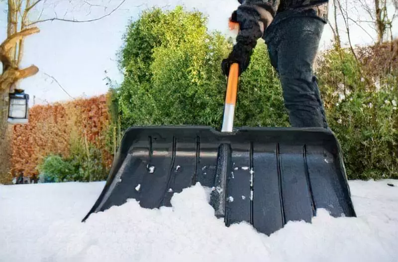 Лопата для збирання снігу: вибираємо і купуємо або робимо своїми руками 42