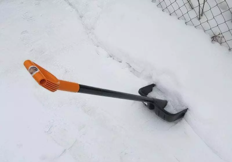 Лопата для збирання снігу: вибираємо і купуємо або робимо своїми руками 12