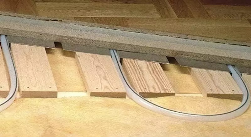 Як зробити теплу підлогу в дерев'яному будинку: варіанти монтажу 6