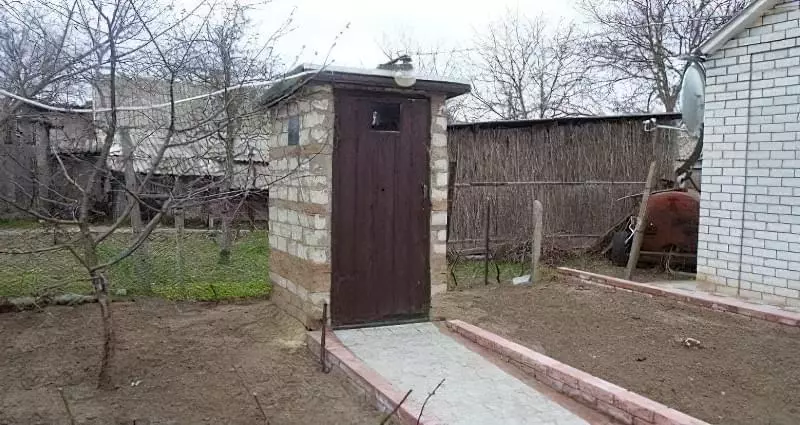 Робимо вуличний туалет: варіанти і приклад поетапного будівництва 11