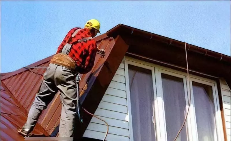 Як пофарбувати дах будинку 1