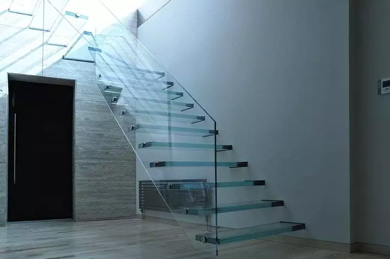 Скляні сходи: види та їх особливості 5