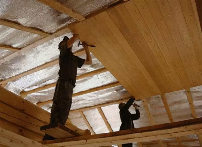 Чим підшити стелю по дерев'яних балках 6