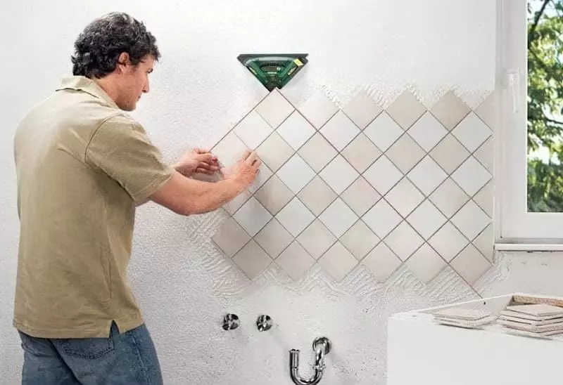 Як покласти плитку у ванній своїми руками: покрокова інструкція 4