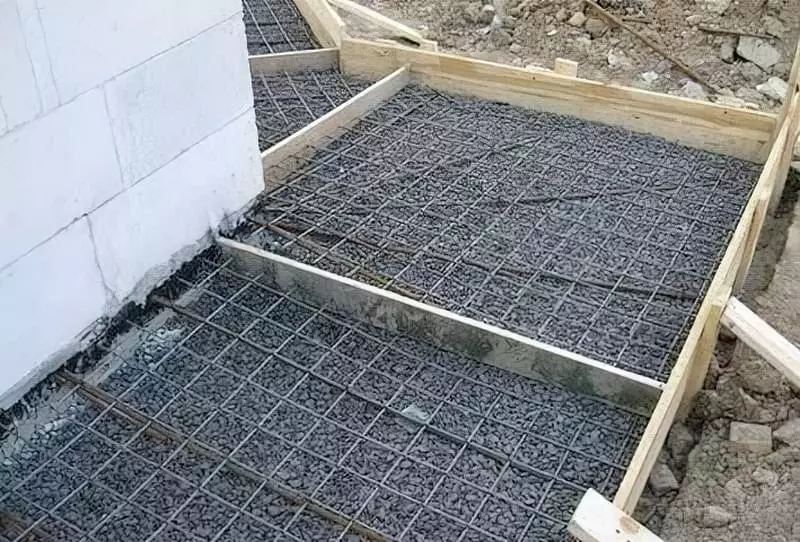 Як зробити бетонну відмостку 3