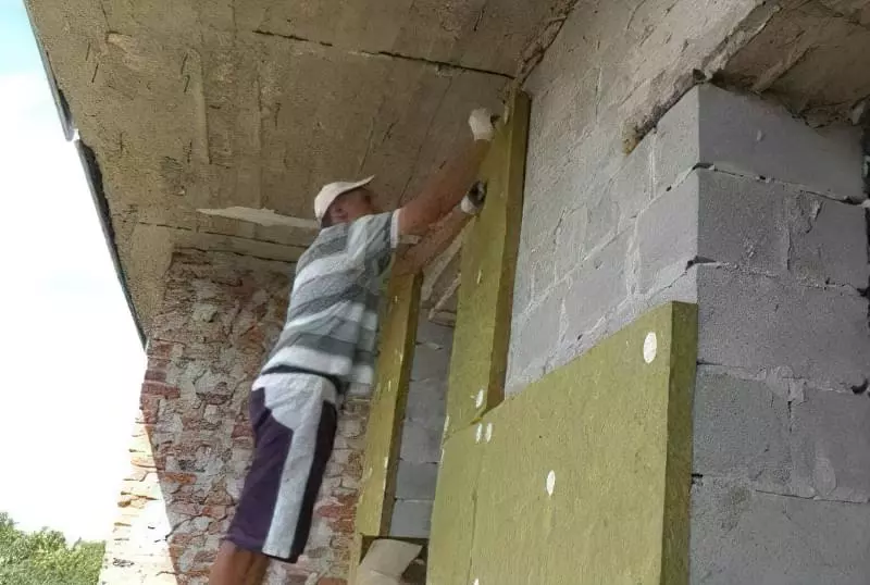 Підготовка поверхні стін