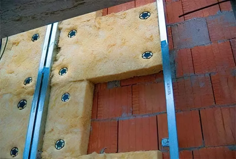 Яка повинна бути товщина утеплювача для стін з керамзитобетонних блоків 1
