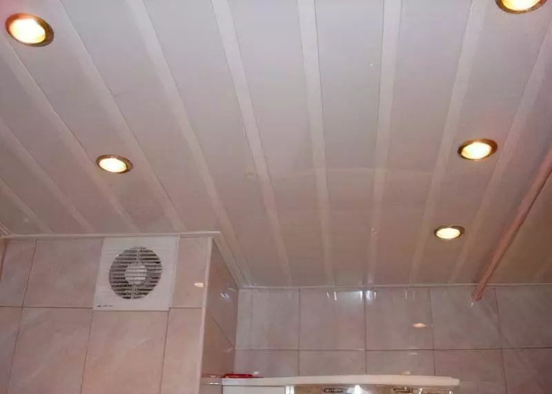 Як зробити стелю з пластикових панелей у ванній і на кухні 4