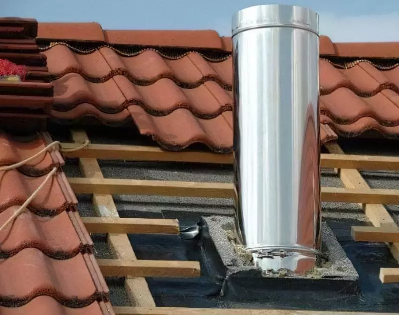 Монтаж витяжки на дах через металочерепицю 2