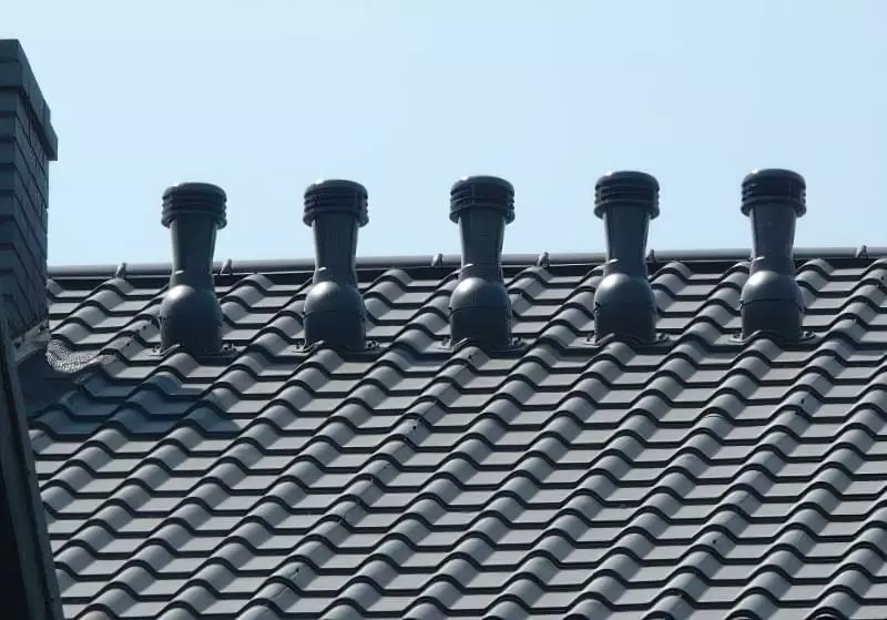 Монтаж витяжки на дах через металочерепицю 7