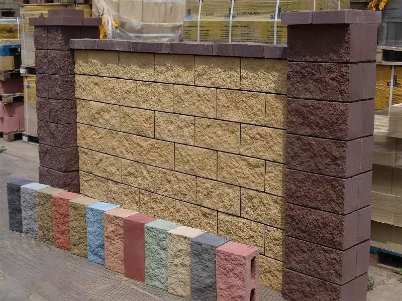 Як побудувати паркан з декоративних блоків 29