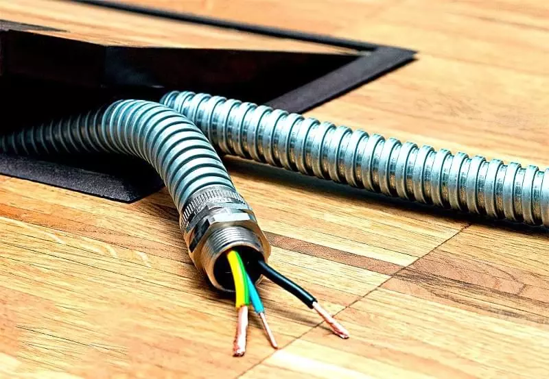 Металорукав для електричного кабелю: вибір і монтаж 25