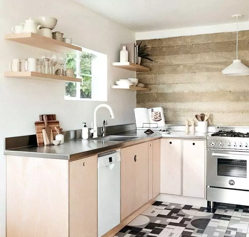 10 прикладів незвичайного підлогового покриття на кухні 8