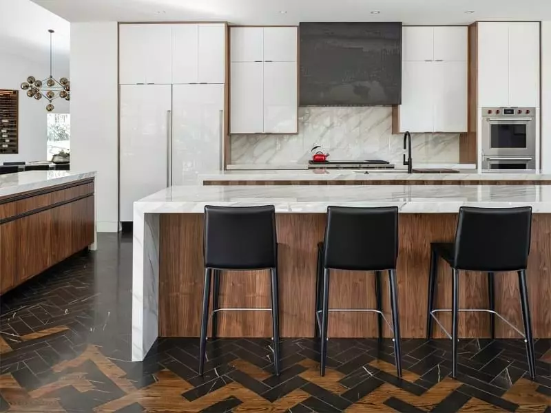 10 прикладів незвичайного підлогового покриття на кухні 1