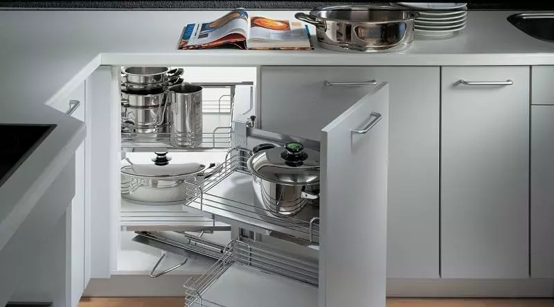 Ідеї для зберігання великого посуду на кухні 5