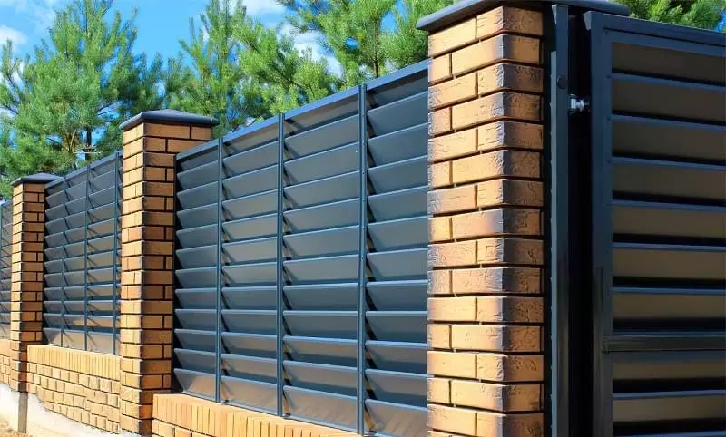 Сучасні варіанти парканів: єврожалюзі, металевий паркан, алюмінієві панелі 11