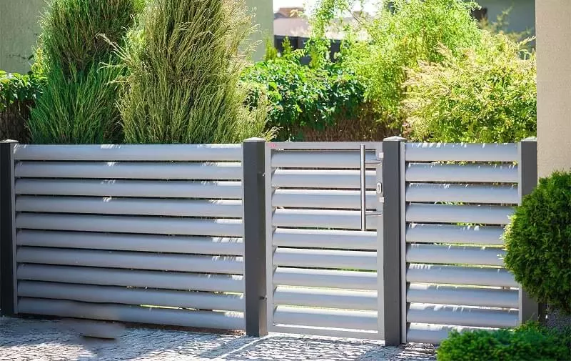 Сучасні варіанти парканів: єврожалюзі, металевий паркан, алюмінієві панелі 4