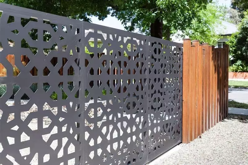 Сучасні варіанти парканів: єврожалюзі, металевий паркан, алюмінієві панелі 1