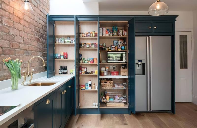 Шафа-комора на кухні: приклади, фото 64