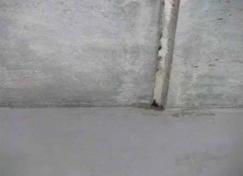 Як легко прибрати тріщини на стелі 4