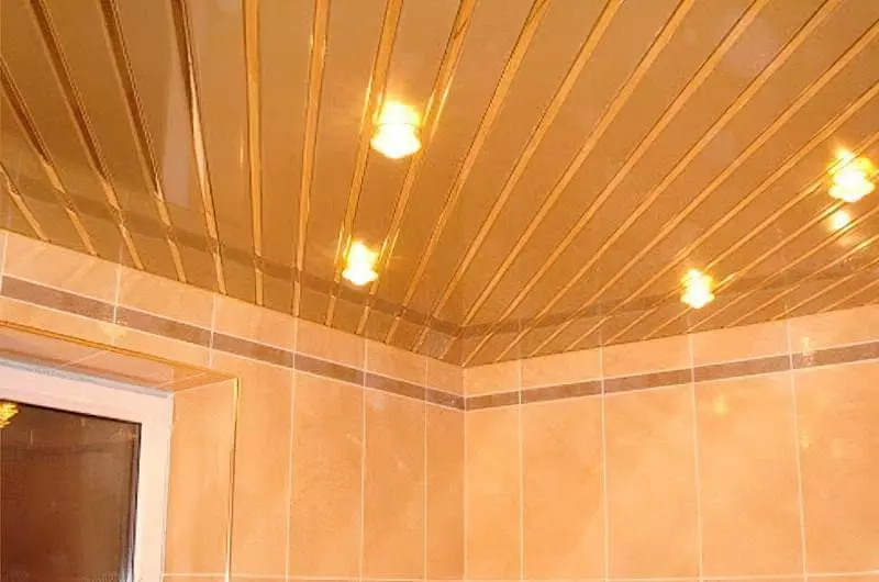 Варіанти оформлення стелі у ванній кімнаті 5