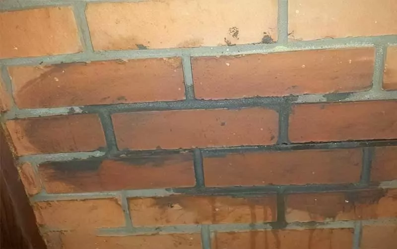 Чим можна закрити стіну за піччю в будинку?