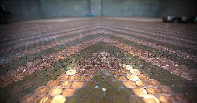 Підлога з монет і епоксидної смоли: фотопідбірка 11