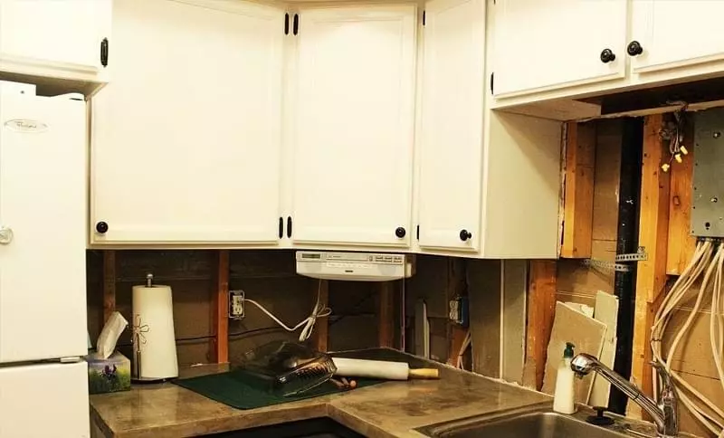 Як видалити стару плитку з кухонного фартуха 4
